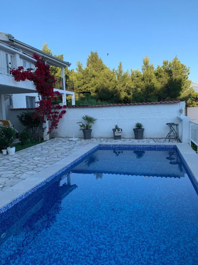 Apartments Ljiljana بار المظهر الخارجي الصورة