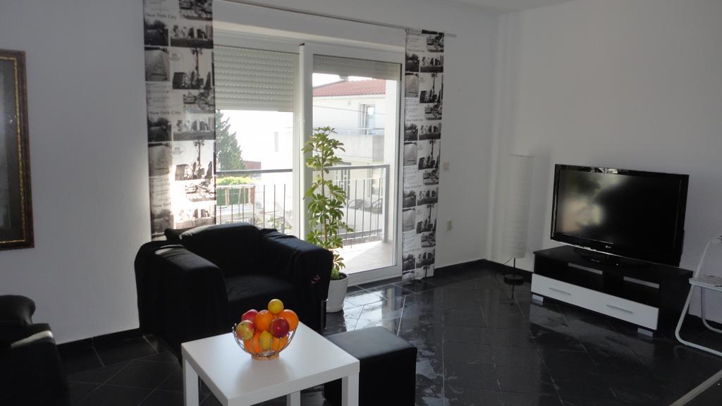 Apartments Ljiljana بار المظهر الخارجي الصورة