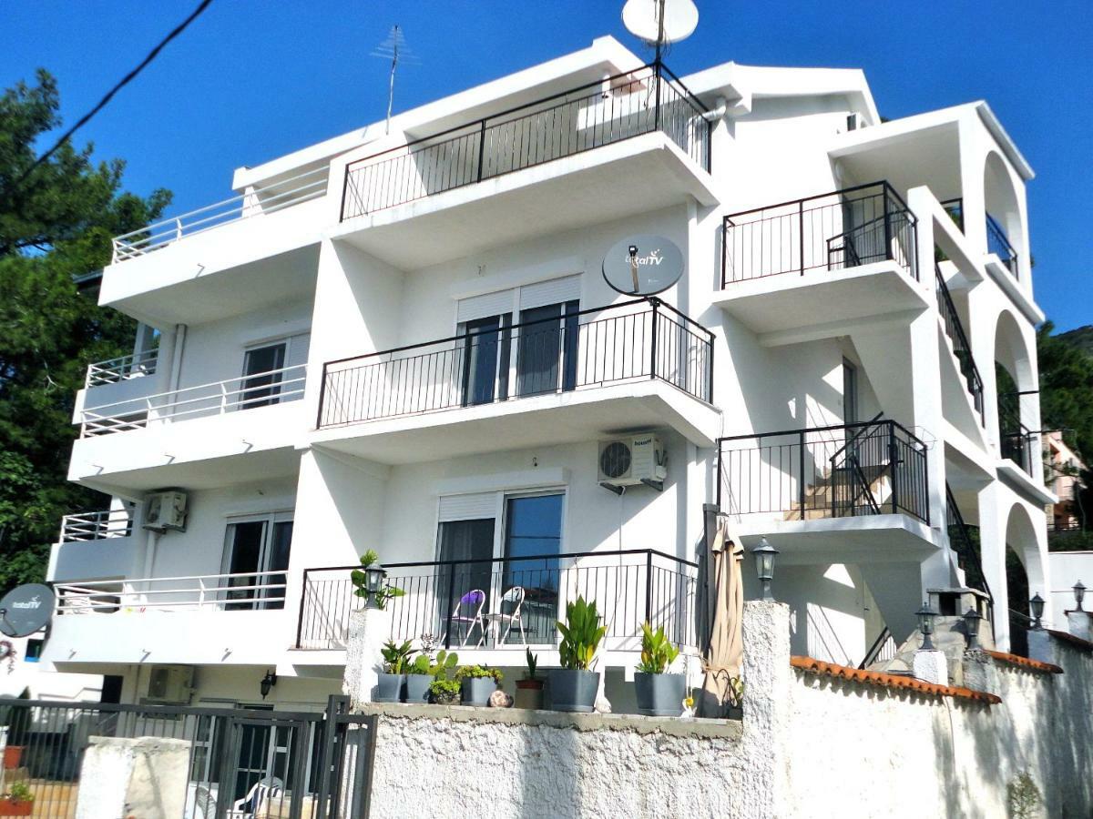 Apartments Ljiljana بار المظهر الخارجي الصورة
